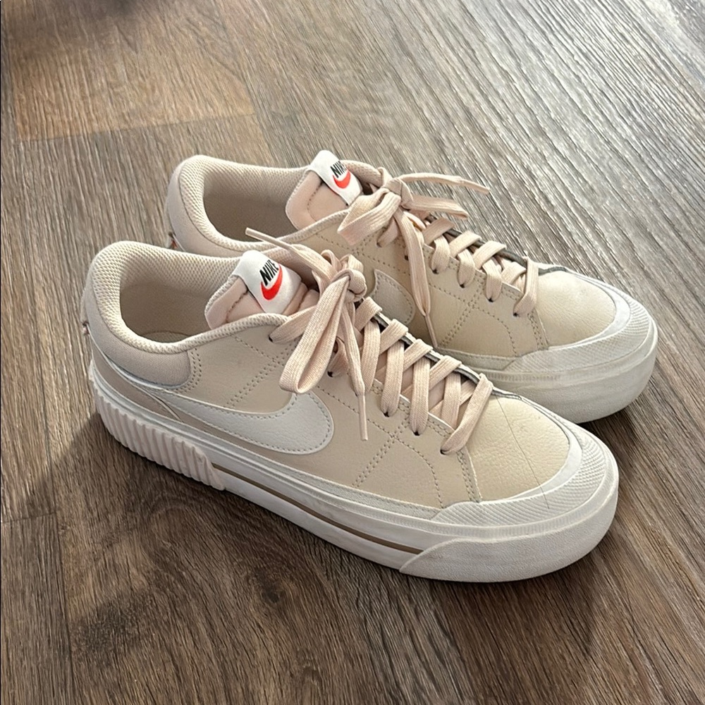 Nike Beige Sneakers